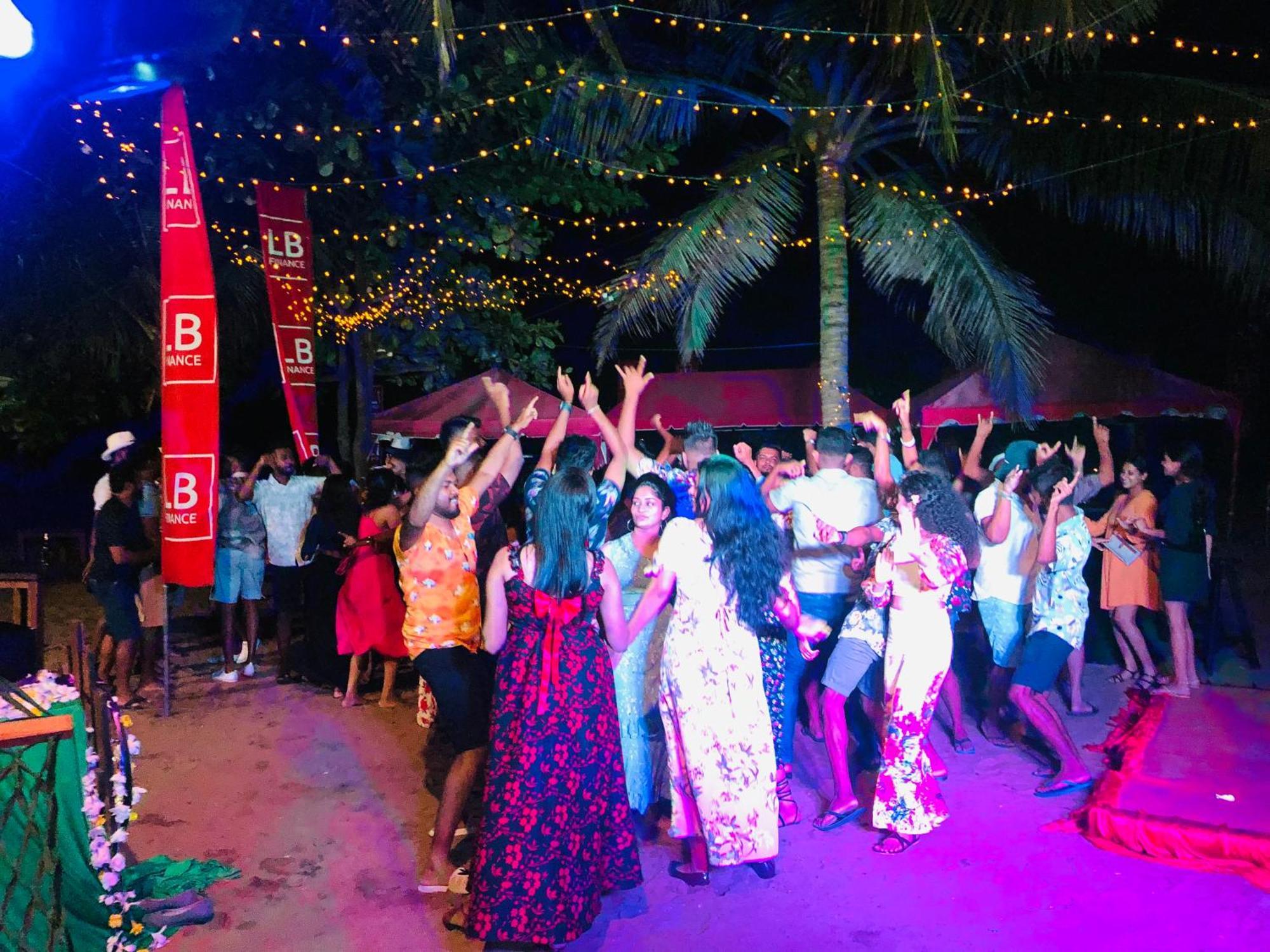 Honey Beach Negombo Kültér fotó