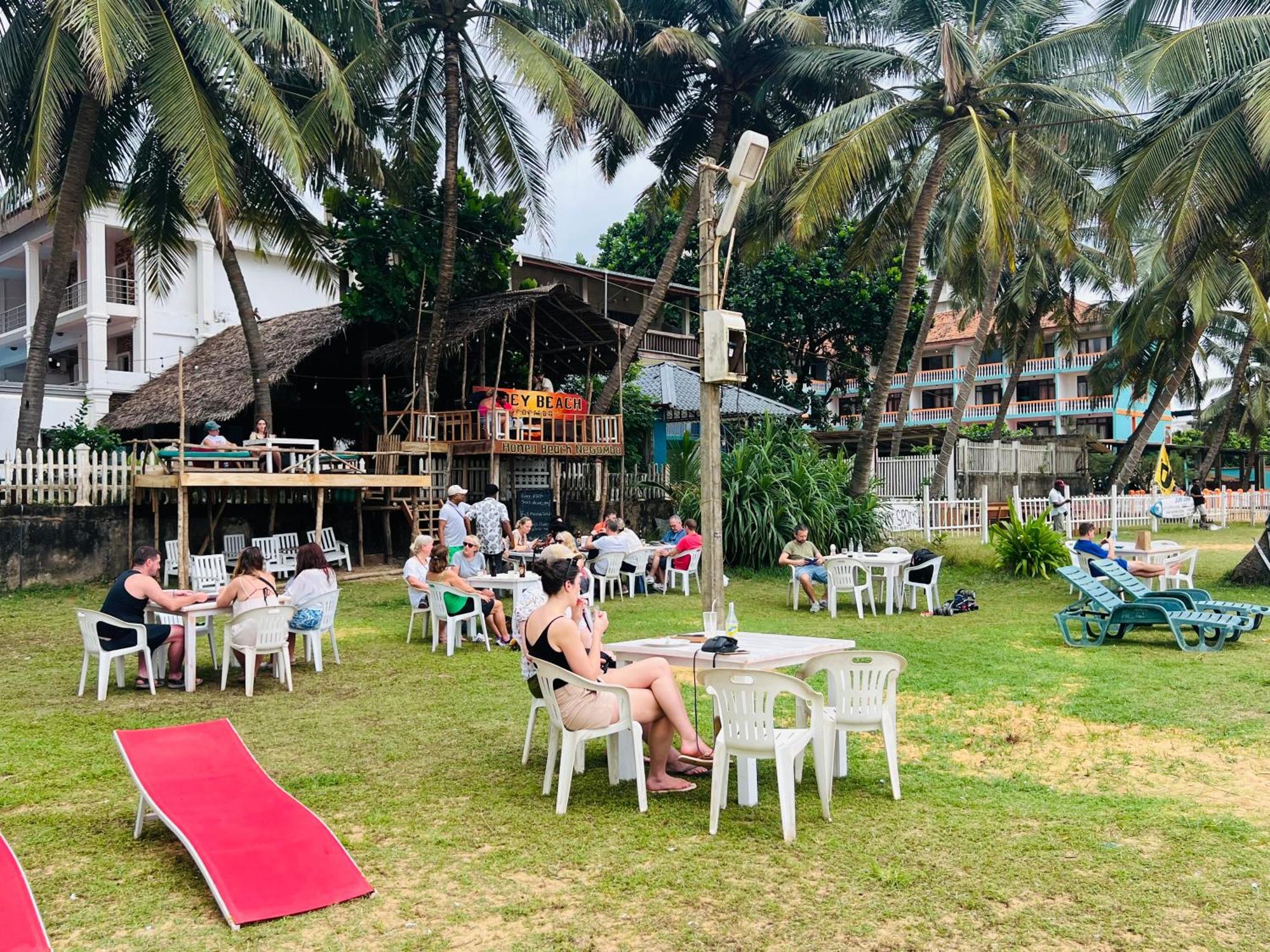 Honey Beach Negombo Kültér fotó